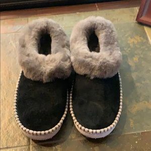 UGG Wrin slippers size 7